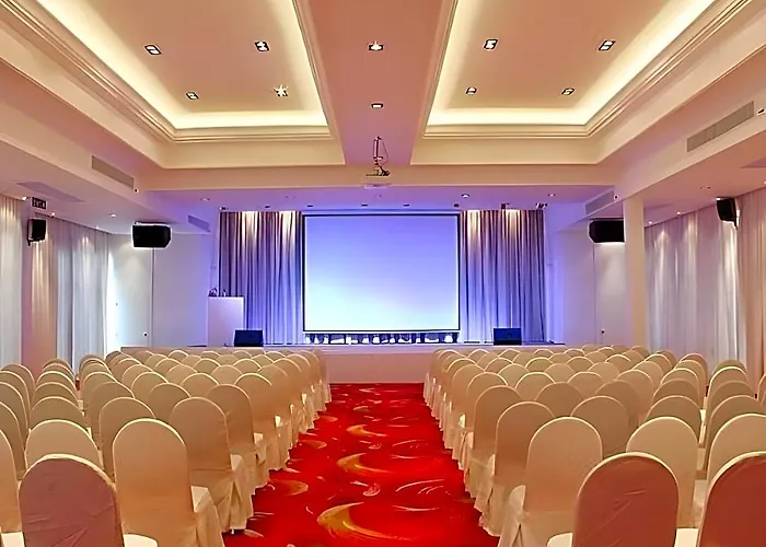 Avana & Convention Centre Hotel