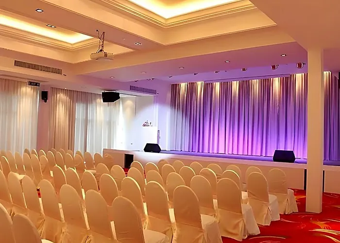 Hotel Avana & Convention Centre