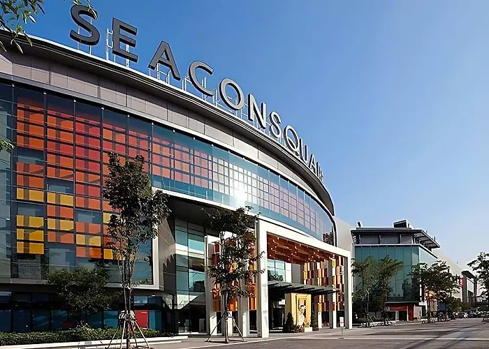 Avana & Convention Centre מלון